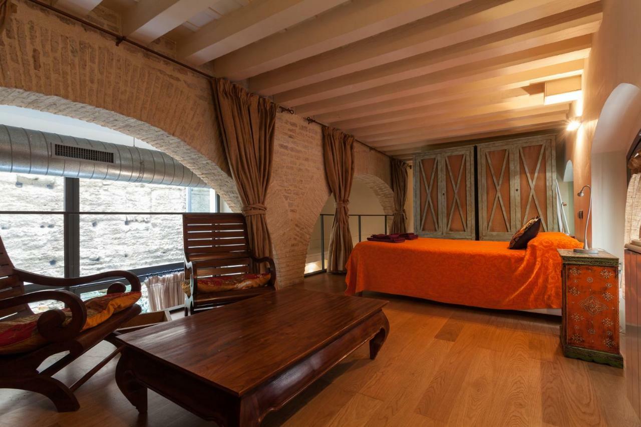 Muralla - Wall Apartment Seville