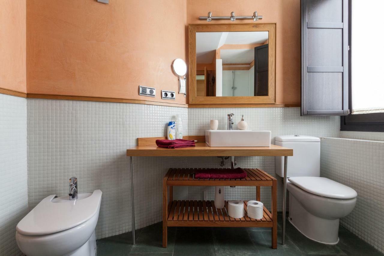 Muralla - Wall Apartment Seville