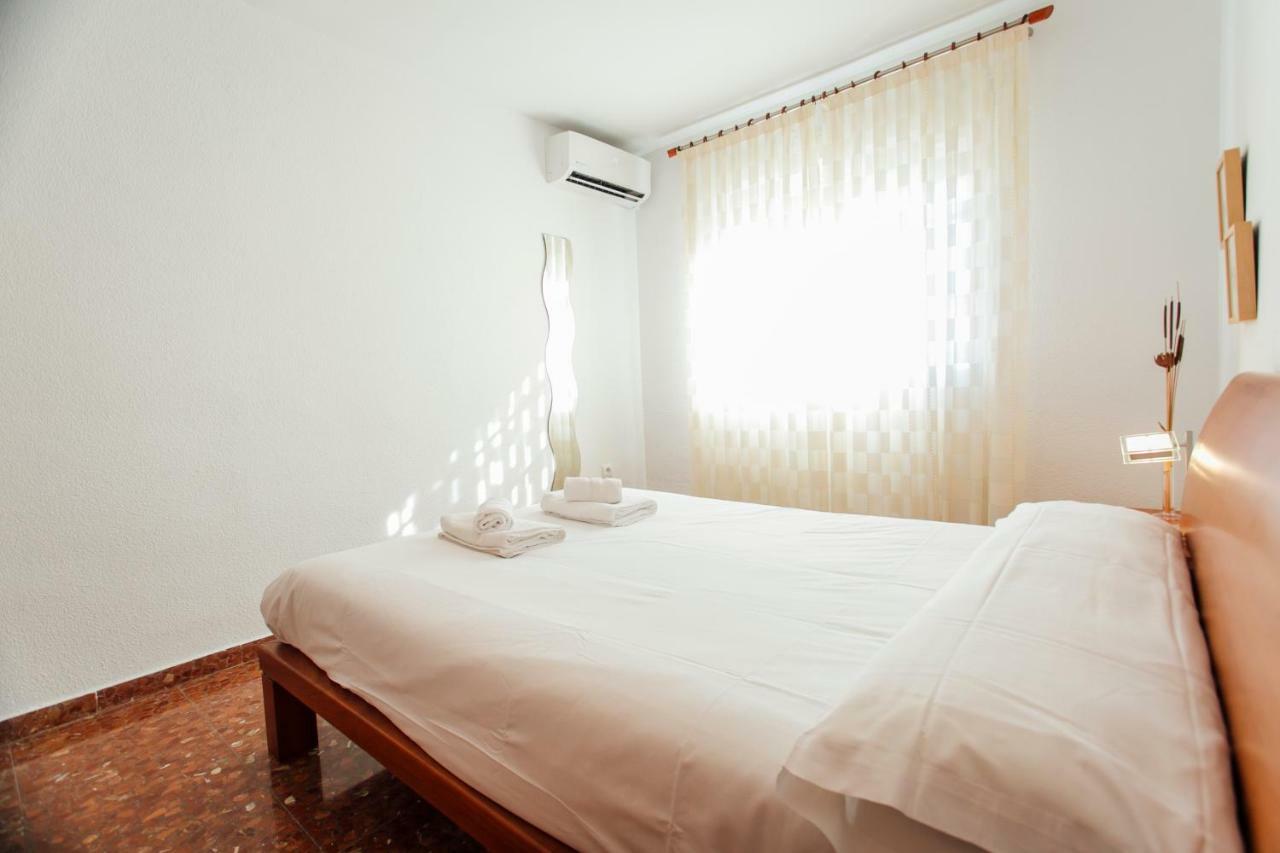 Apartment Comfortable- 2bd 1bth- Triana