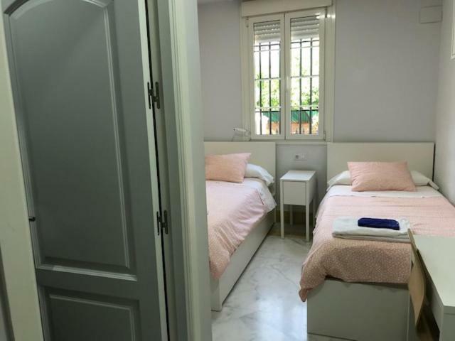 Colegio Mayor Careu - Women Only - Community Apartment Seville