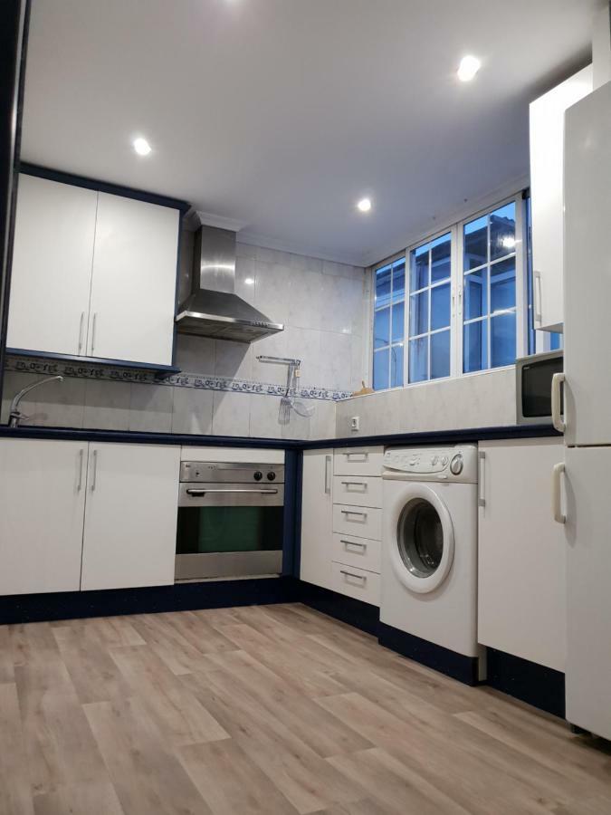 Atico En Triana Con Terraza 36m2 Y Jacuzzi Apartment *
