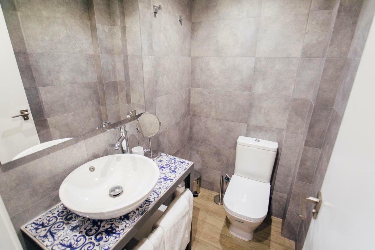 O&L Byron Suites * Seville
