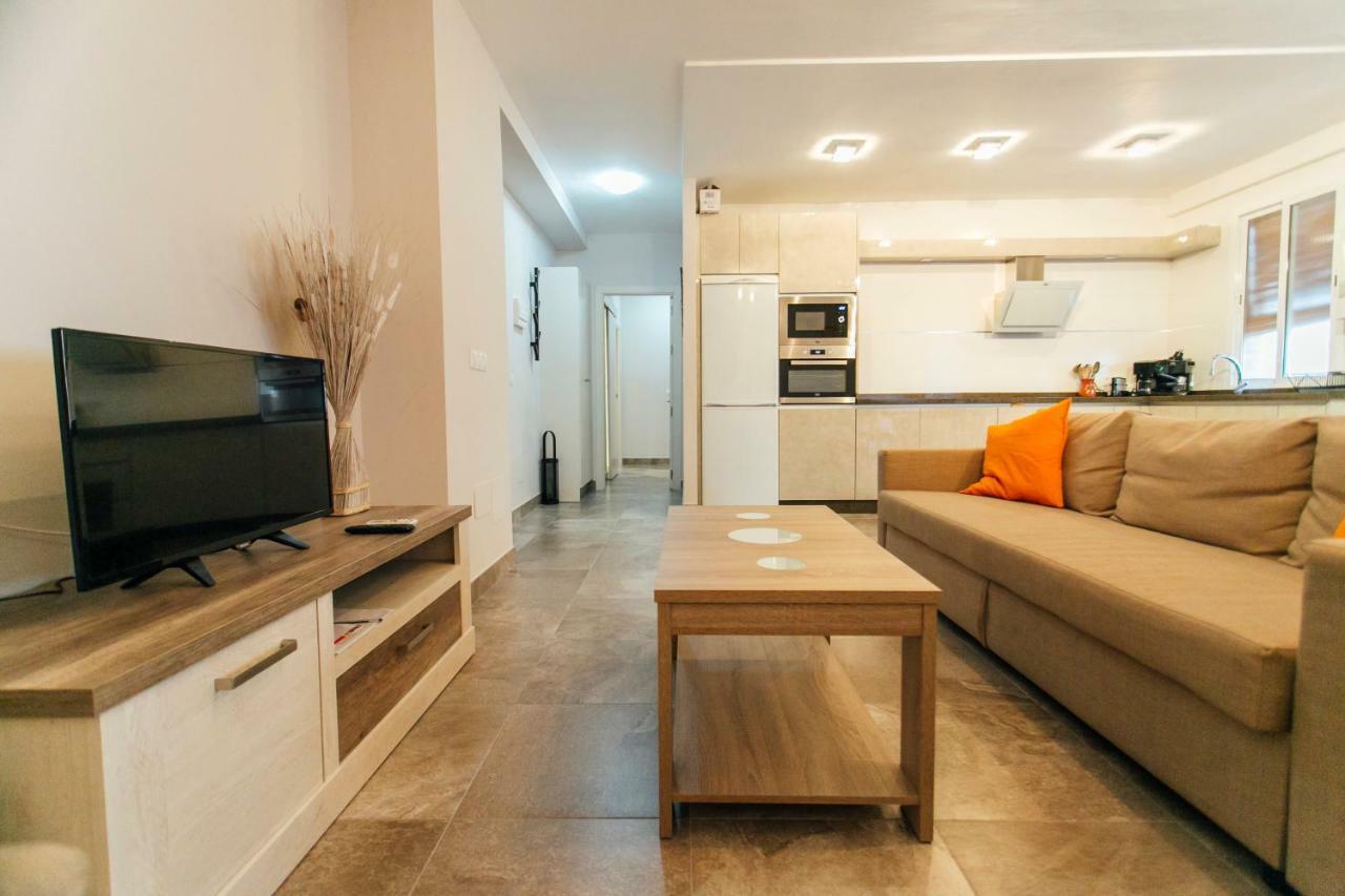 Wide And Diaphanous- 3bd 2bth- Alcazar *