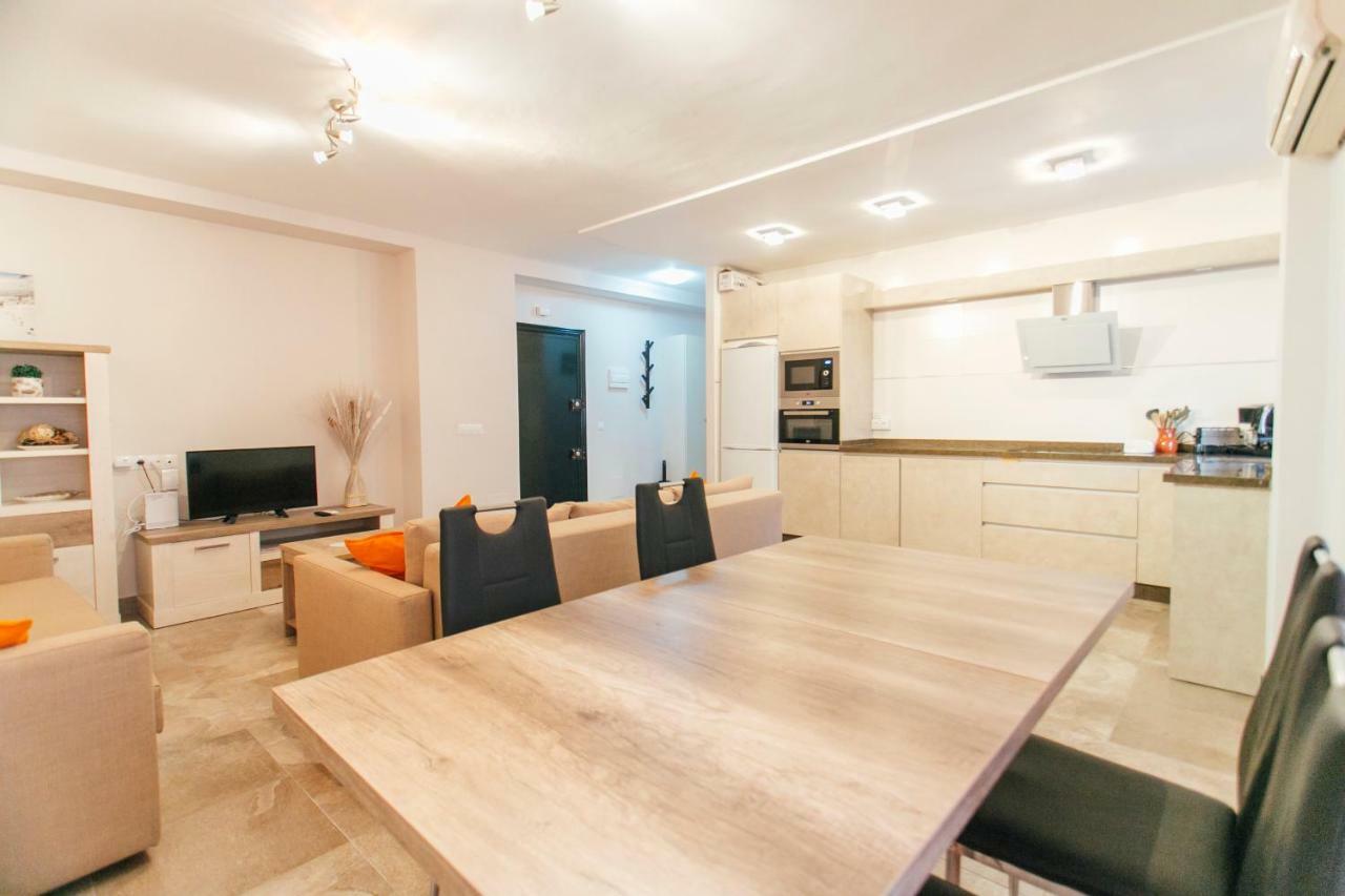 Apartment Wide And Diaphanous- 3bd 2bth- Alcazar