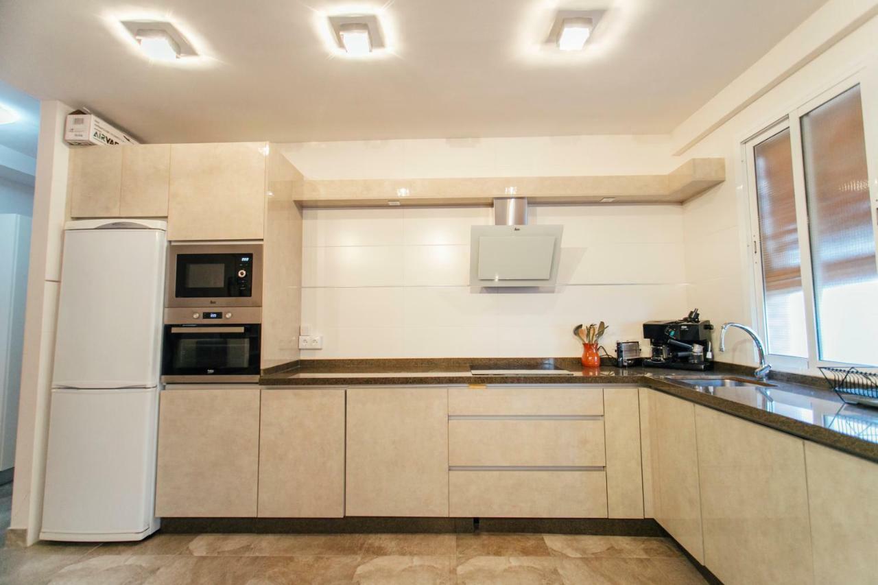 Apartment Wide And Diaphanous- 3bd 2bth- Alcazar
