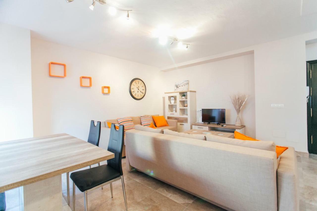 Apartment Wide And Diaphanous- 3bd 2bth- Alcazar