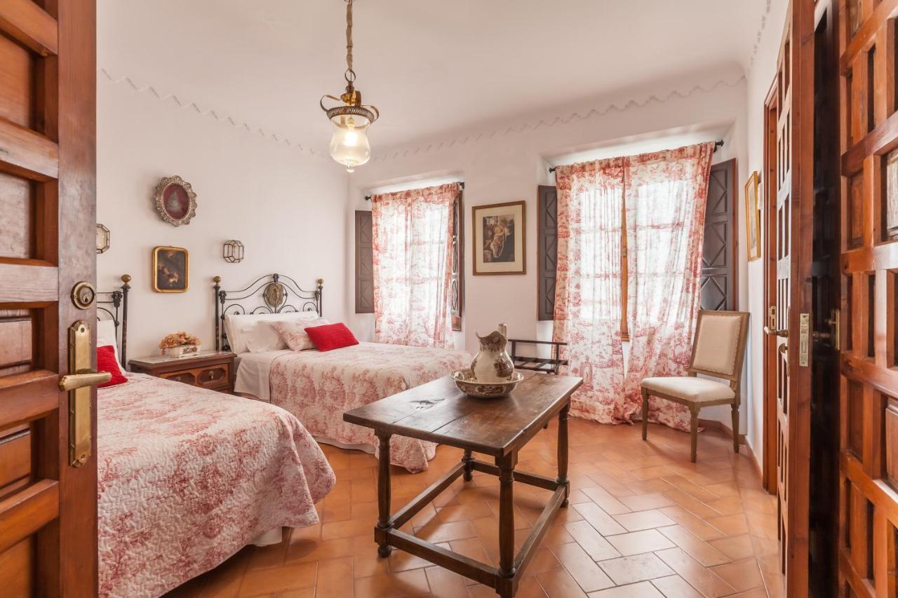 Elvira, Exclusive Pool And Gardens In The Heart Of