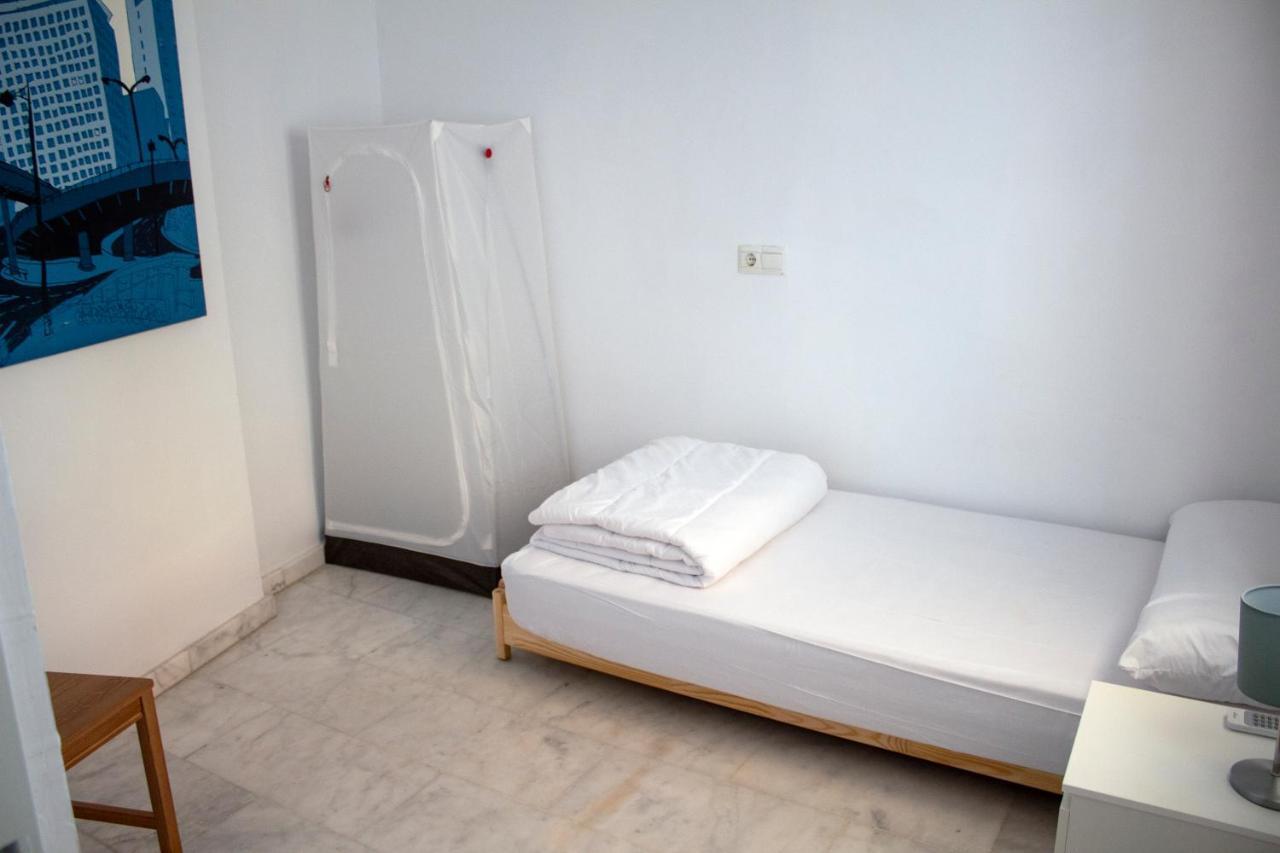Alameda House Guest house *