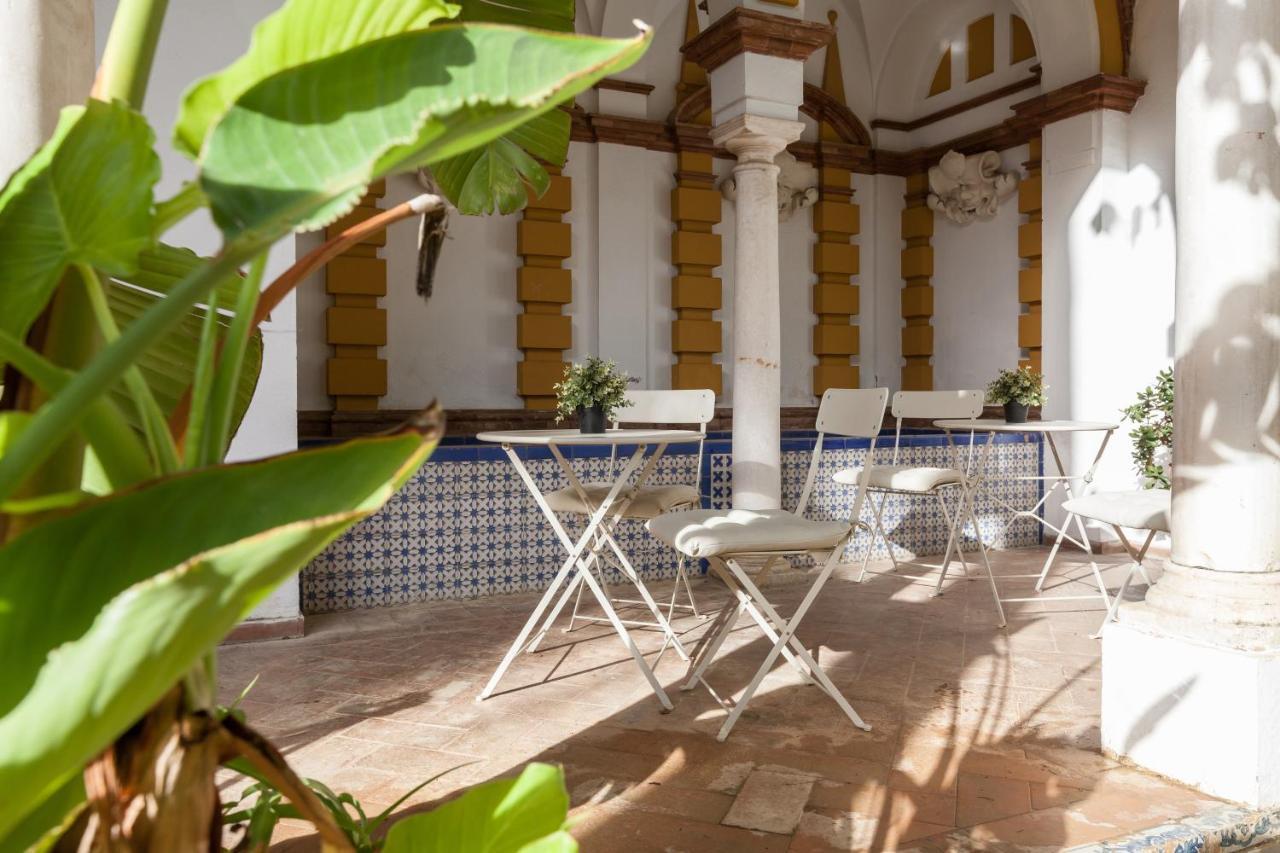 Elvira, Exclusive Pool And Gardens In The Heart Of