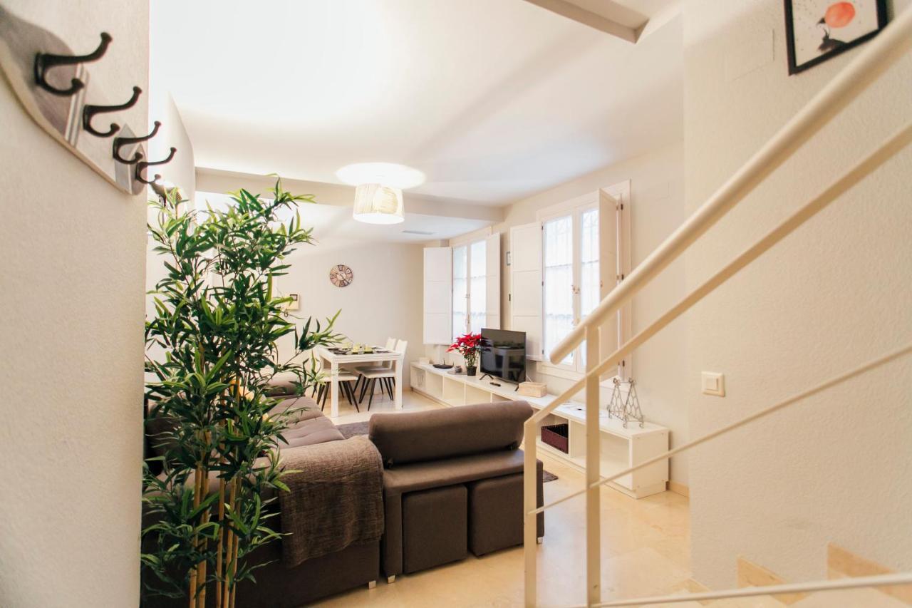 Wide With Terrace- 2bd 1bth- Santa Cruz Apartment