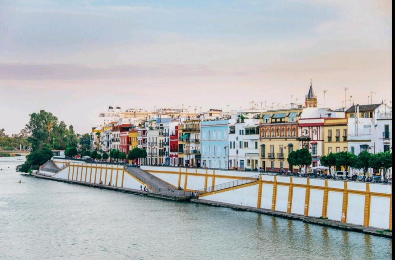 Triana Jacuzzi Apartment Seville