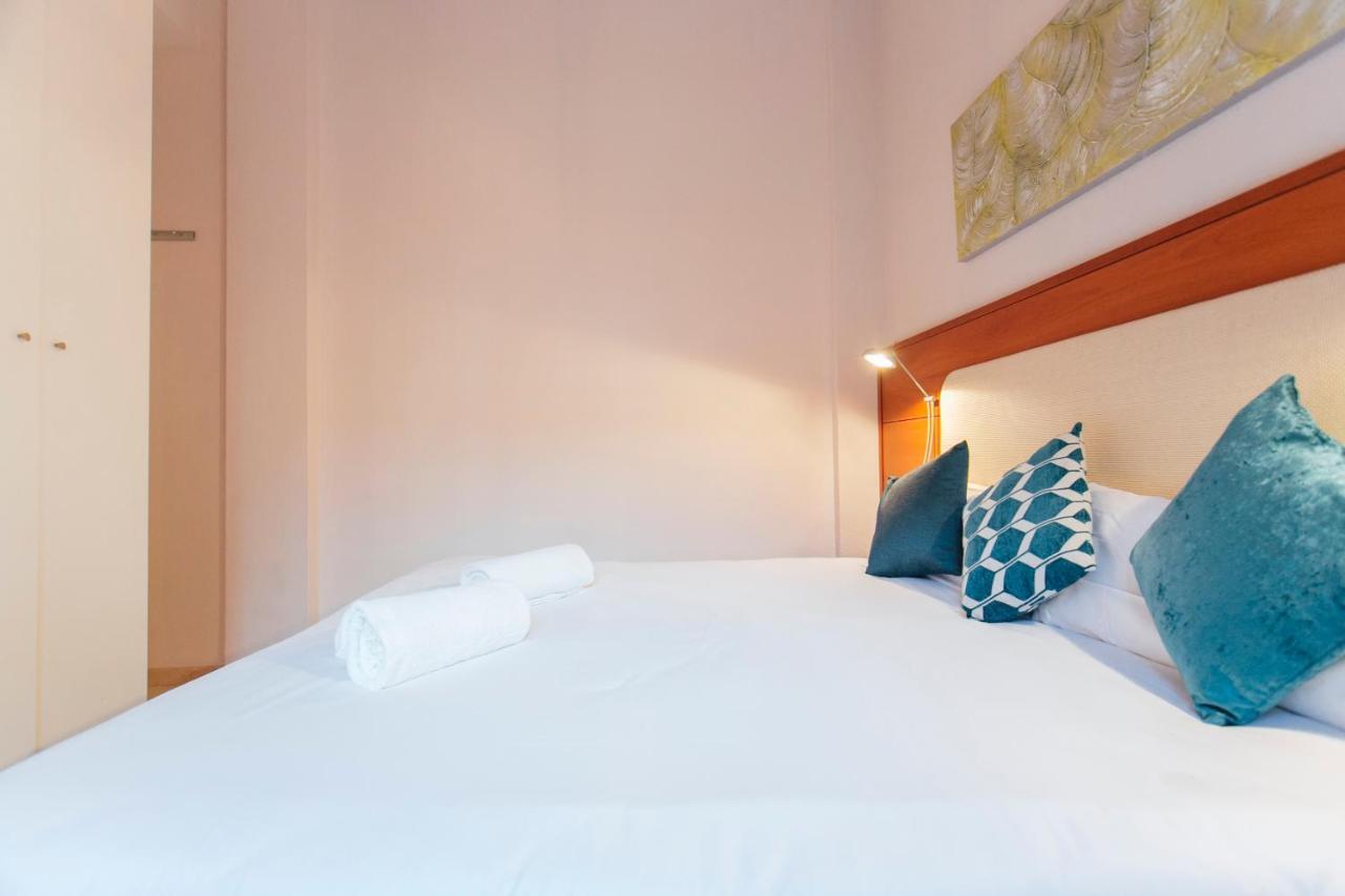 Wide With Terrace- 2bd 1bth- Santa Cruz Seville