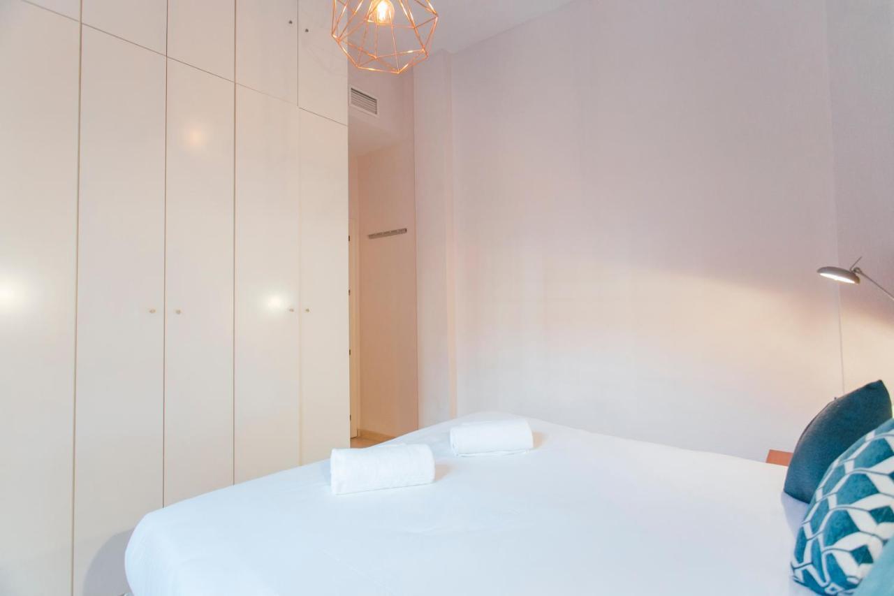 Wide With Terrace- 2bd 1bth- Santa Cruz * Seville