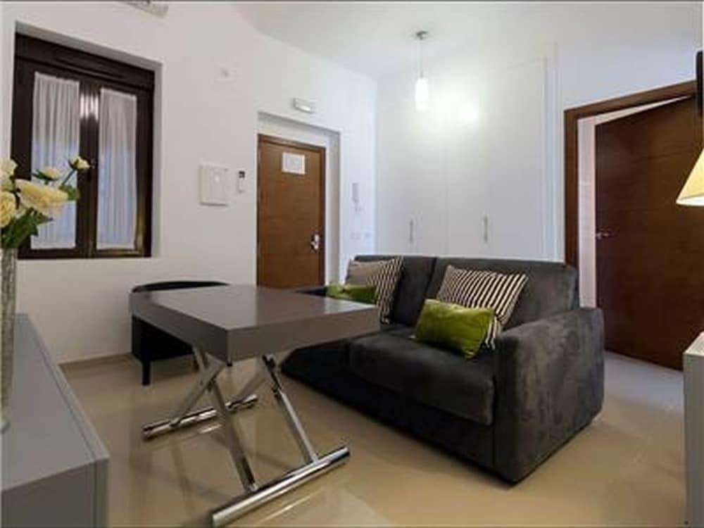 Apartment - Plaza Nueva