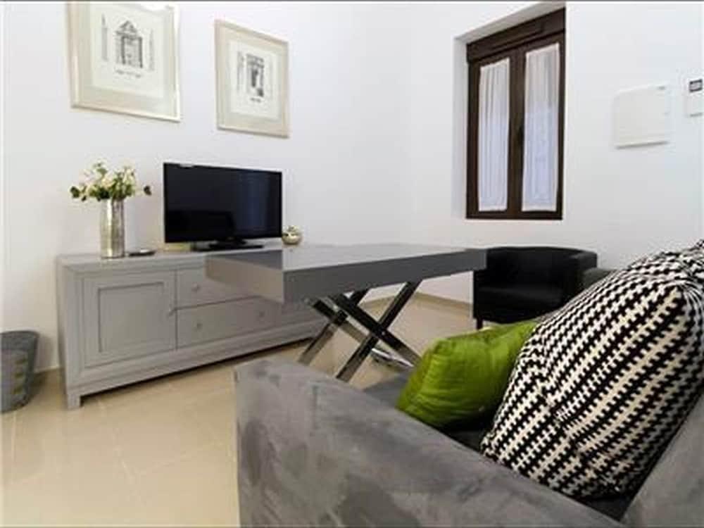 - Plaza Nueva Apartment Seville