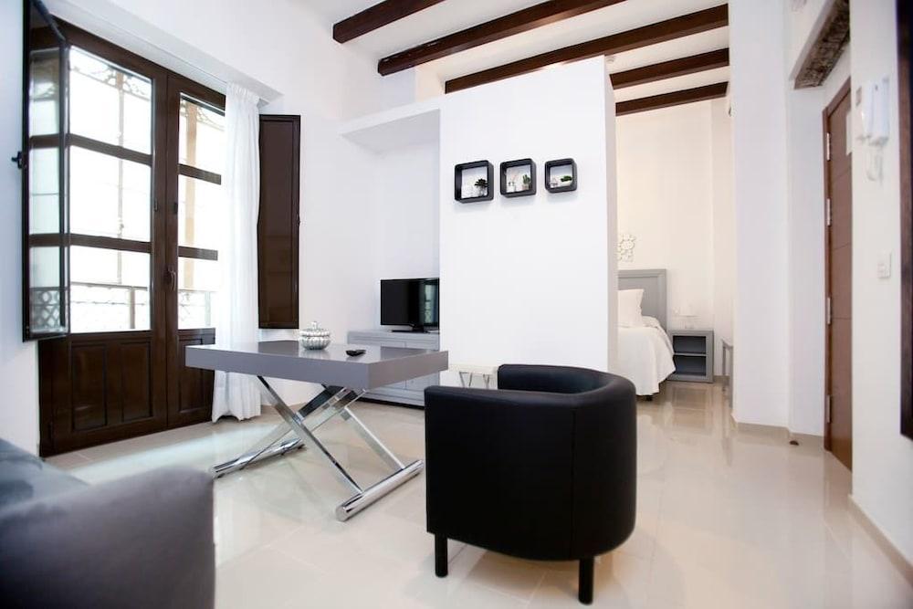 - Plaza Nueva Apartment Seville
