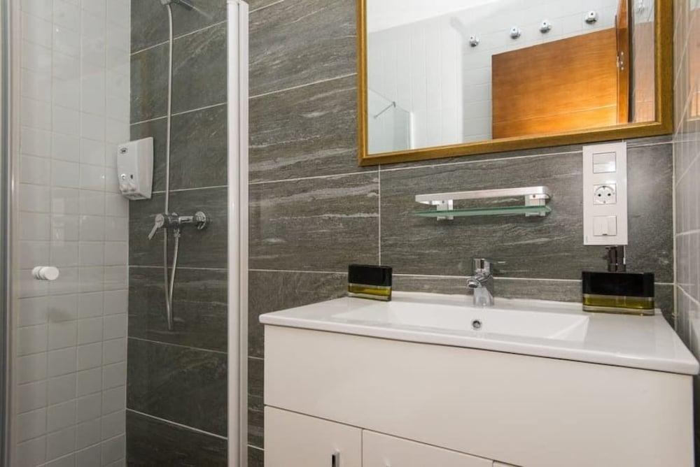 - Plaza Nueva Apartment *