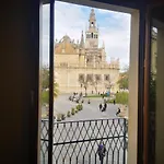 Luxury Apartment With Views To Alcazar, Cathedral And Giralda.