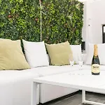 Isg Apartments Modern Atticpool At The Cathedralfree Parking