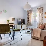 Piso Con Patio Privado Y Parking Nervion Sevilla