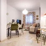 Piso Con Patio Privado Y Parking Nervion Sevilla