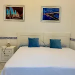 Santa Cruz - City Center Boutique Apartment-Private Free Parking