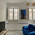 Santa Cruz - City Center Boutique Apartment-Private Free Parking