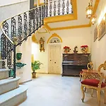 Palace House Hercules Apartments