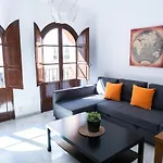 Muy Centrico Apto. En Tipico Patio Sevillano