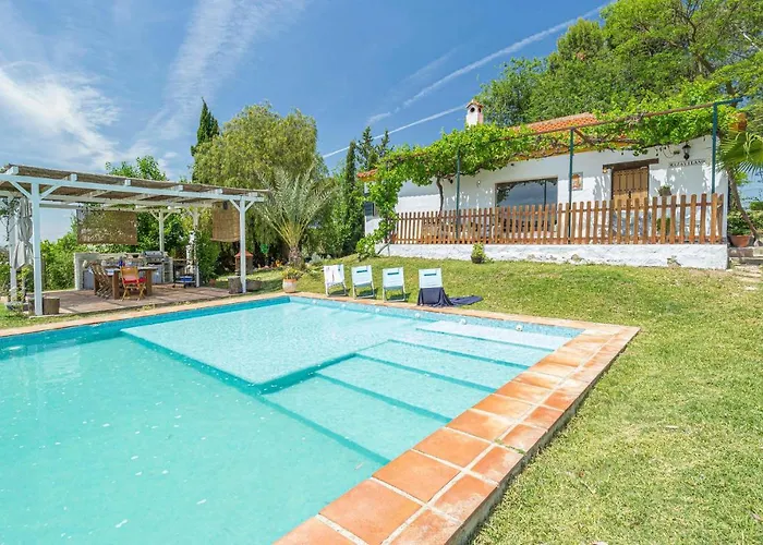 Awesome Home In Sevilla With 4 Bedrooms, Wifi And Outdoor Swimming Pool
