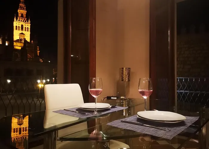 Luxury Apartment With Views To Alcazar, Cathedral And Giralda.
