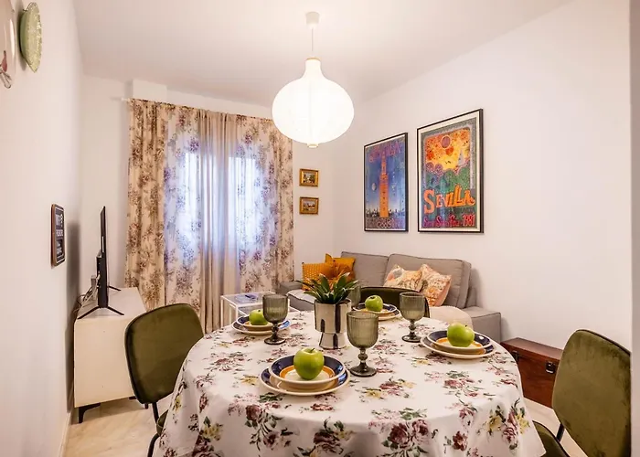 Piso Con Patio Privado Y Parking Nervion Sevilla
