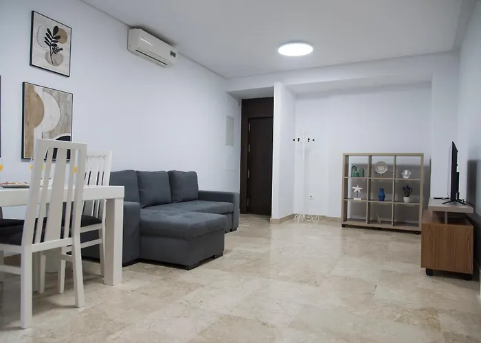 Nightinsevilla Teodosio Free Parking
