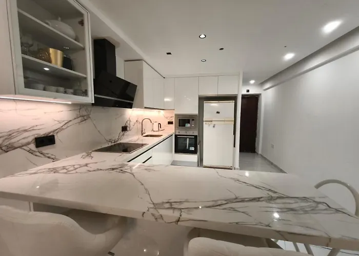 Airbhouse Private Rooms & Apartments Triana