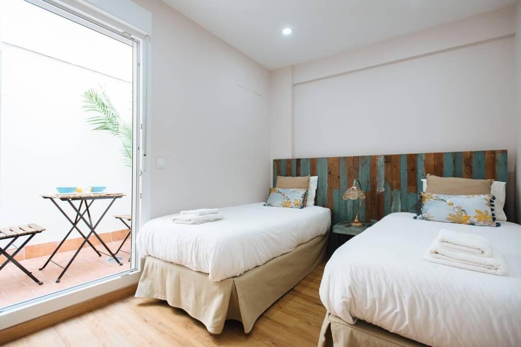 Apartment Hostly Sol 2bdr Flat With Patio In Center Seville