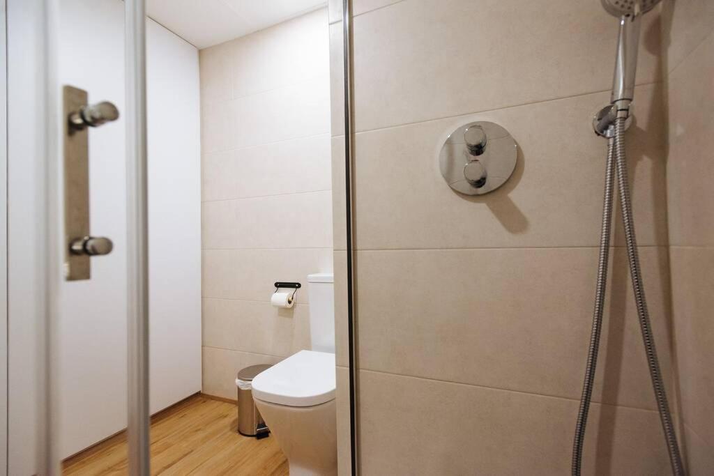 Hostly Sol 2bdr Flat With Patio In Center Apartment *