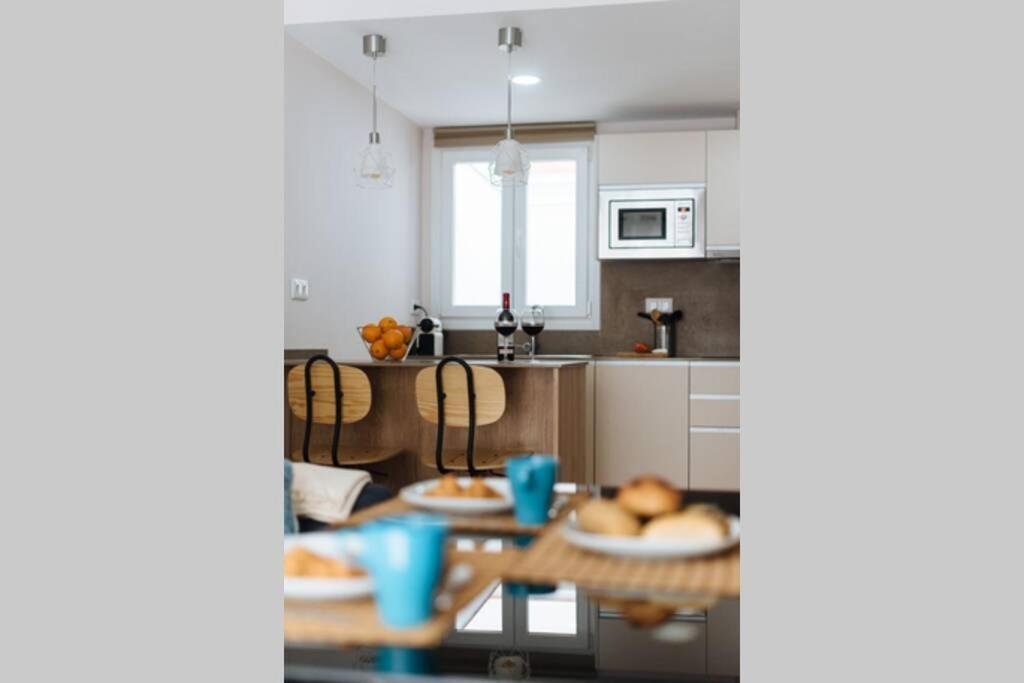 Hostly Sol 2bdr Flat With Patio In Center