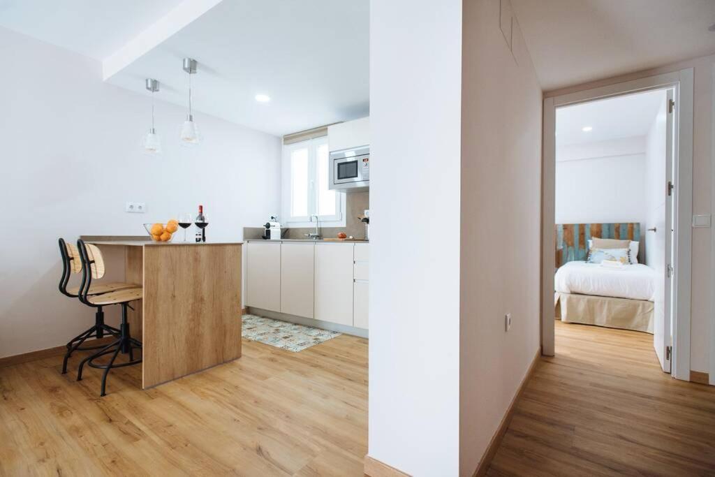 Hostly Sol 2bdr Flat With Patio In Center Apartment Seville