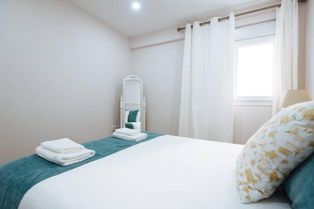 Hostly Sol 2bdr Flat With Patio In Center * Seville