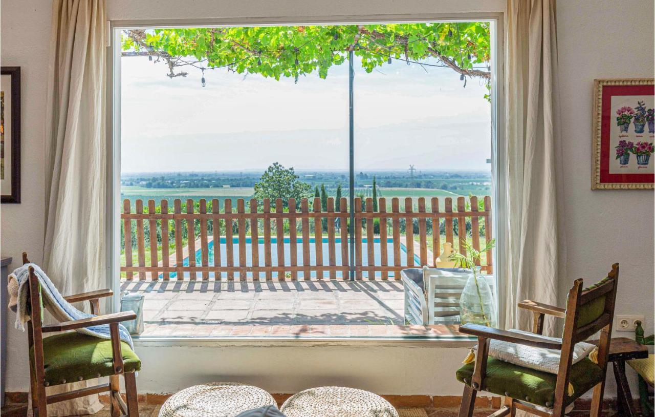 Awesome In With 4 Bedrooms, Wifi And Outdoor Swimming Pool Сasa de vacaciones *