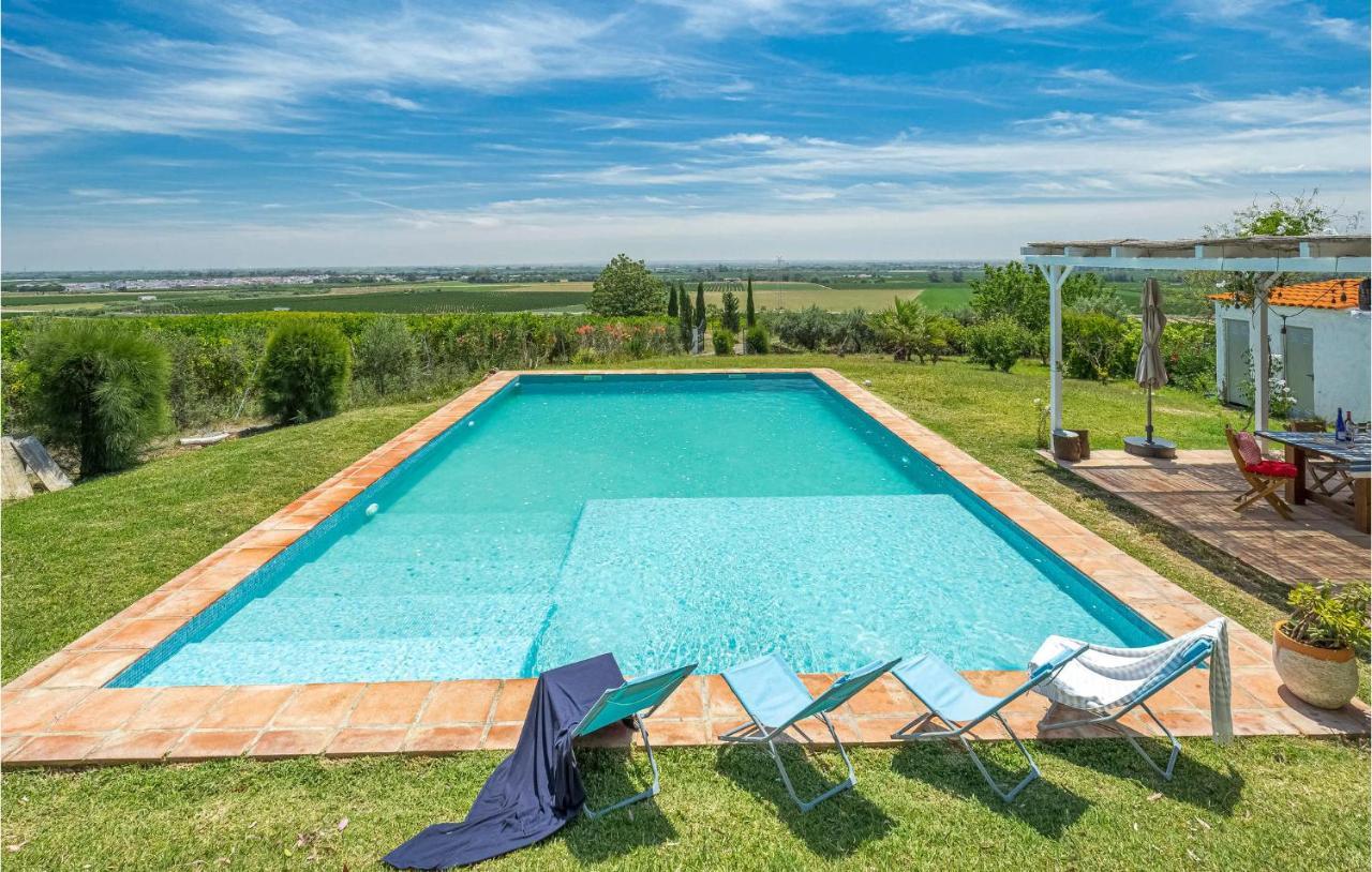 Сasa de vacaciones Awesome In With 4 Bedrooms, Wifi And Outdoor Swimming Pool Sevilla