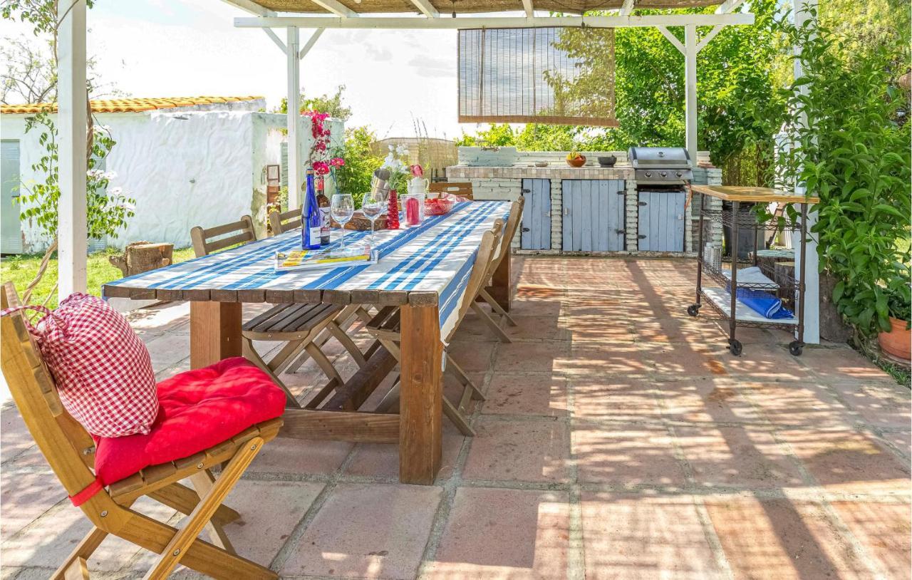 Сasa de vacaciones Awesome In With 4 Bedrooms, Wifi And Outdoor Swimming Pool Sevilla