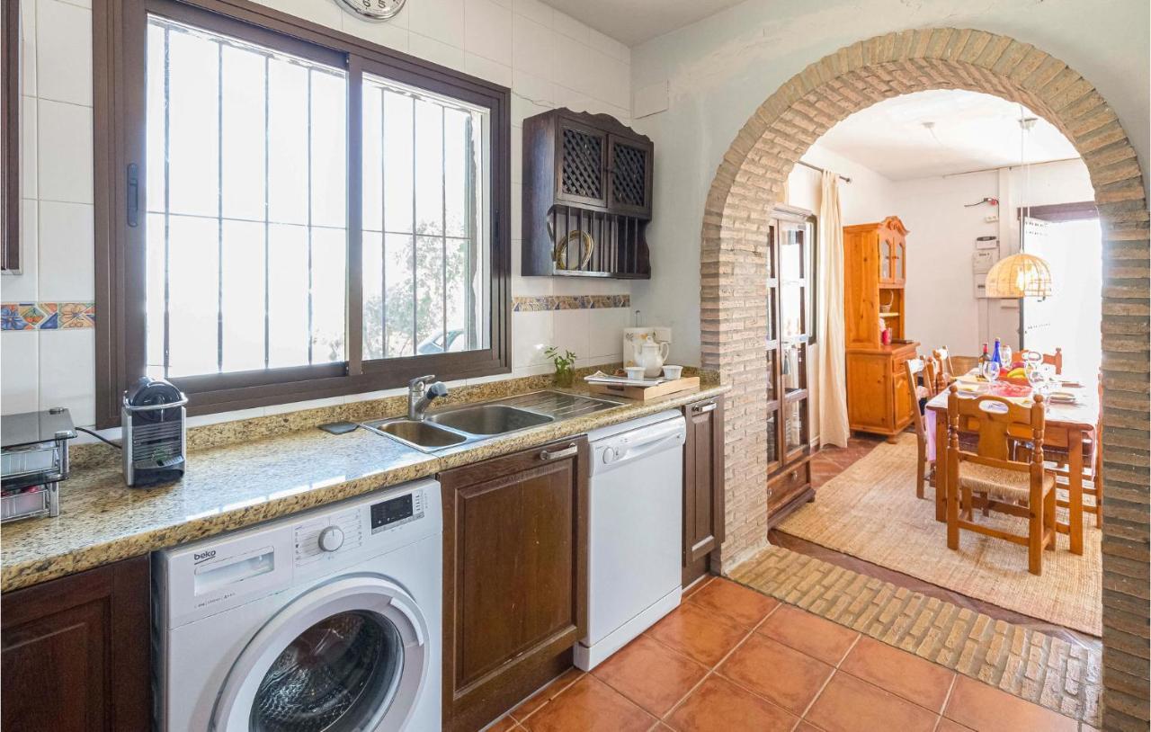 Awesome In With 4 Bedrooms, Wifi And Outdoor Swimming Pool Сasa de vacaciones *