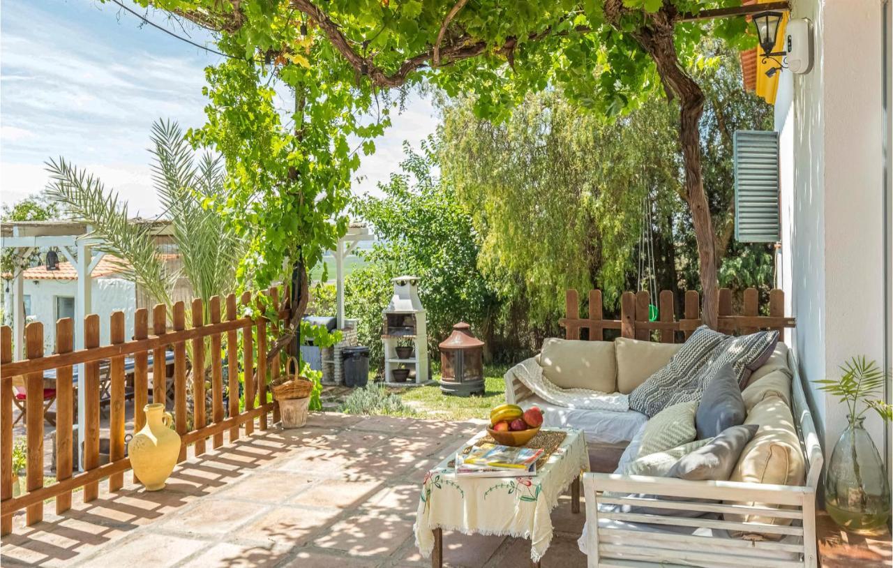 Awesome In With 4 Bedrooms, Wifi And Outdoor Swimming Pool Сasa de vacaciones *