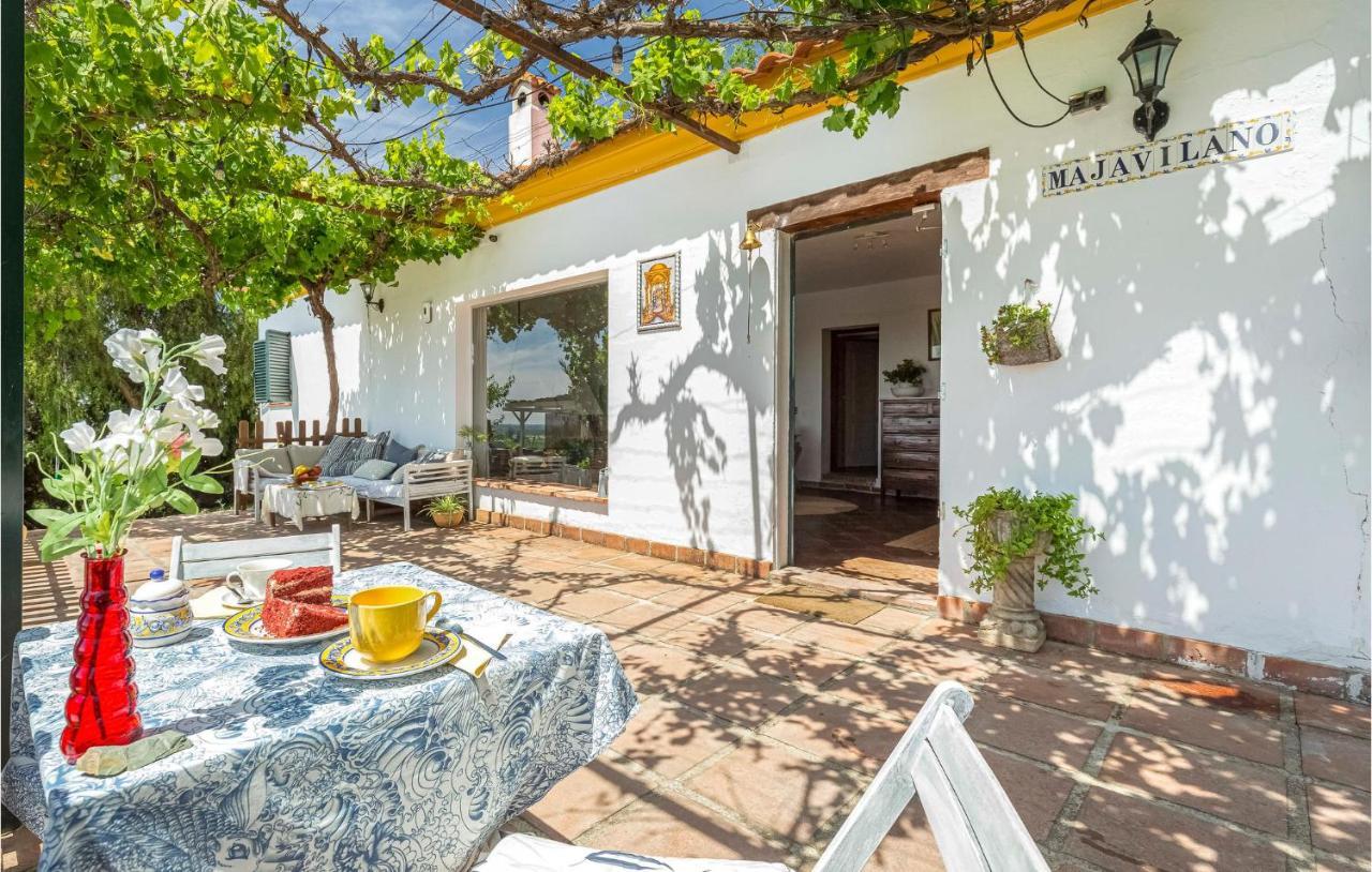 Awesome In With 4 Bedrooms, Wifi And Outdoor Swimming Pool