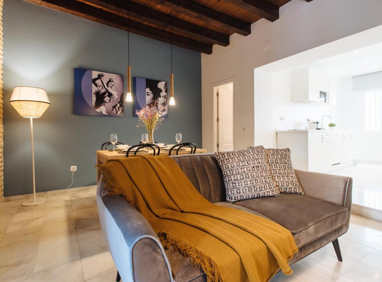 Triana Apartment *