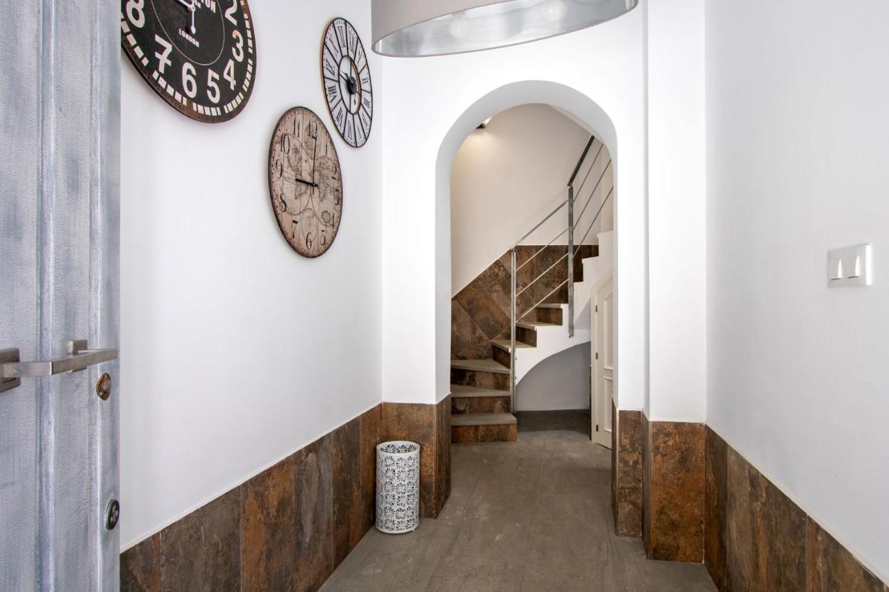 Nine O Clock San Luis Skyview Apartment Seville