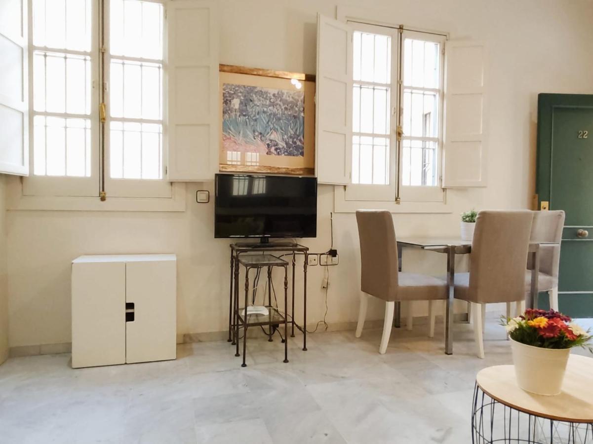 Homeyseville-bright At Santa Cruz 4 Pax, Parking Optional Apartment