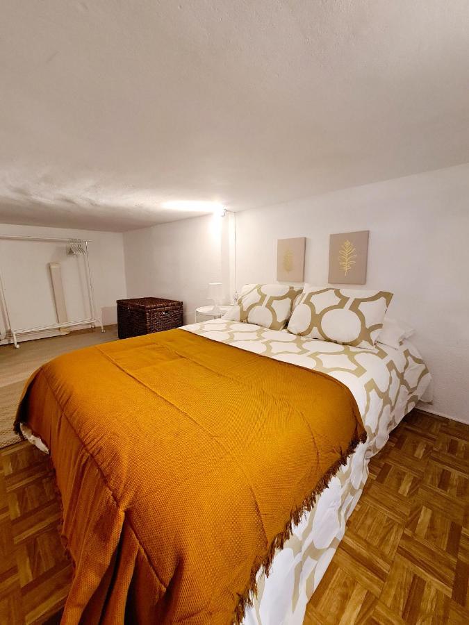 Banos Expo92 Apartment