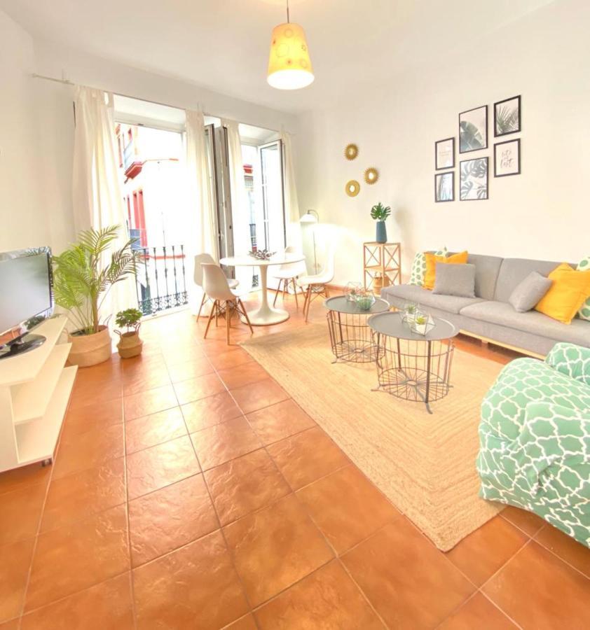 Superb In Downtown Of ,parking Optional, !! *